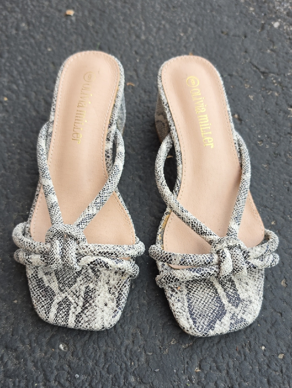 Olivia Miller Gray and White Snake Print Knotted Low Heel Slide Sandals Size 6